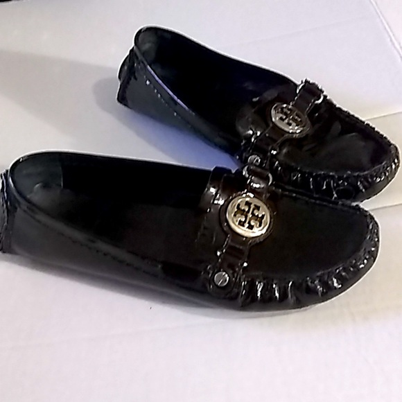 TORY BURCH PATENT LEATHER LOAFERS - Picture 4 of 7